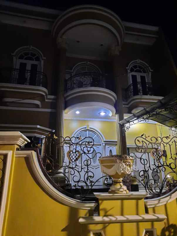 dijual rumah di taman ratu