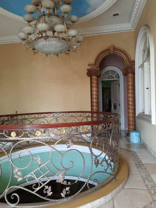 dijual rumah di taman ratu