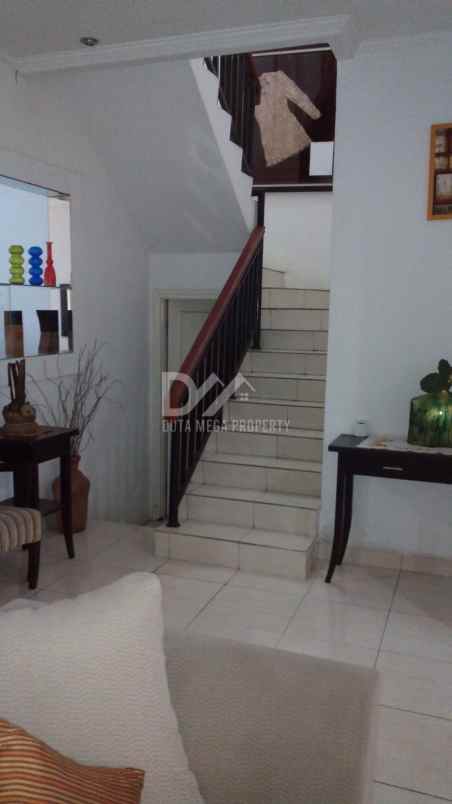 dijual rumah di villa melati mas