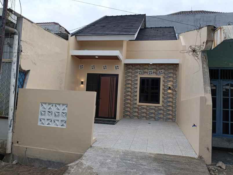 dijual rumah di wonomulyo barat bpd semarang