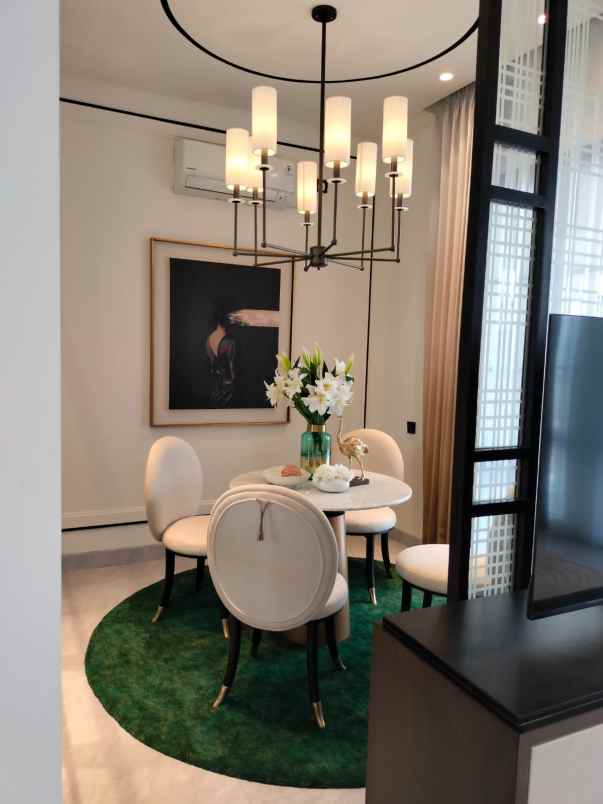 dijual rumah dian istana