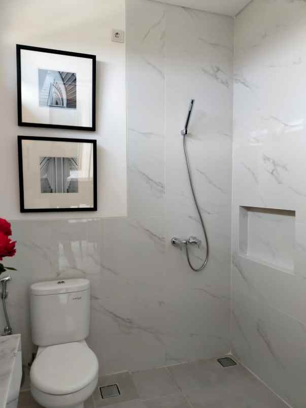 dijual rumah dian istana