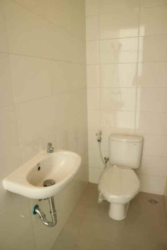 dijual rumah dian istana wiyung