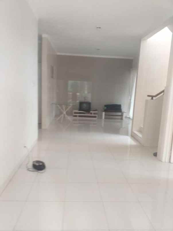 dijual rumah discovery cielo