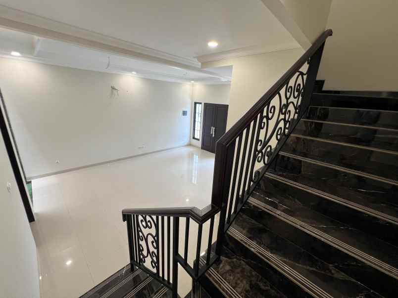 dijual rumah duren sawit