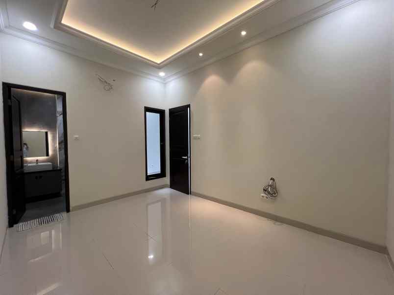 dijual rumah duren sawit