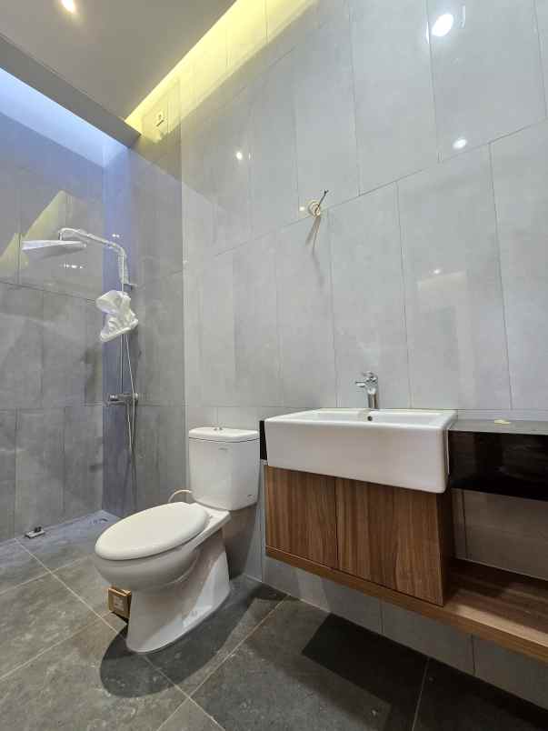 dijual rumah duren sawit jaktim