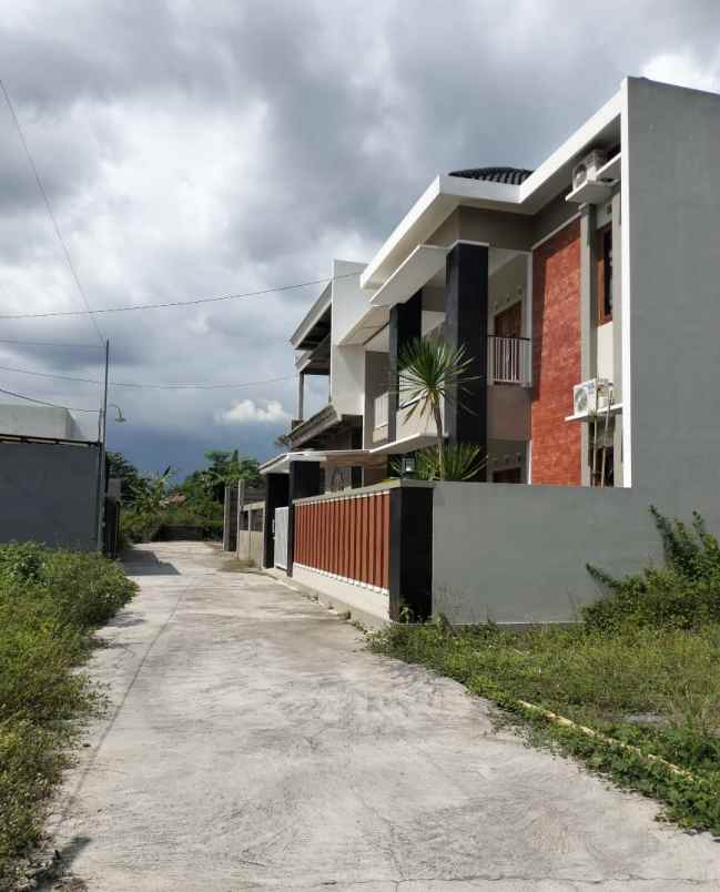 dijual rumah exit tol kalasan