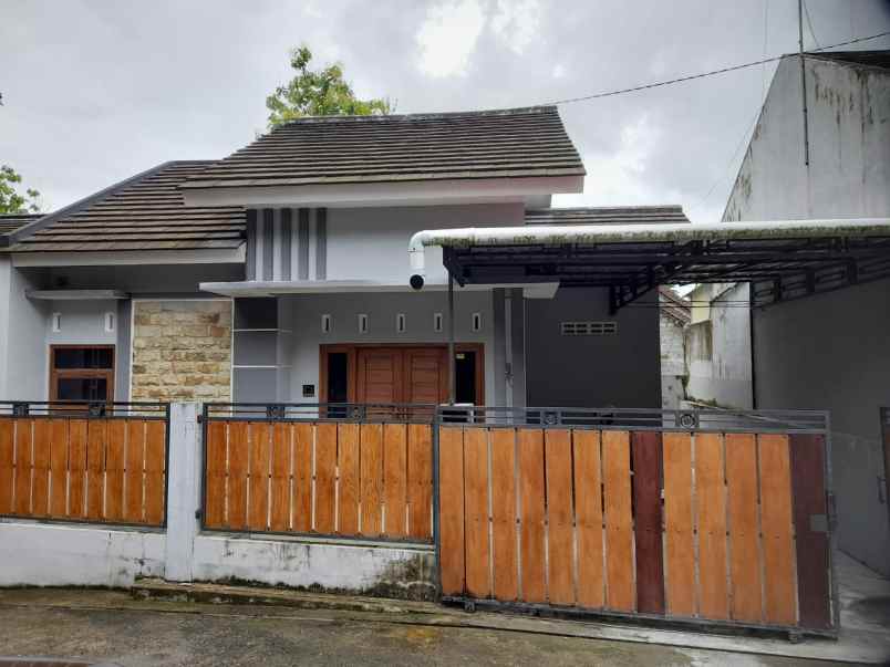 dijual rumah gamping