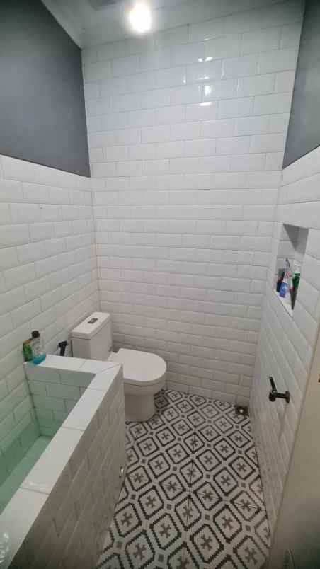 dijual rumah graha wanamukti