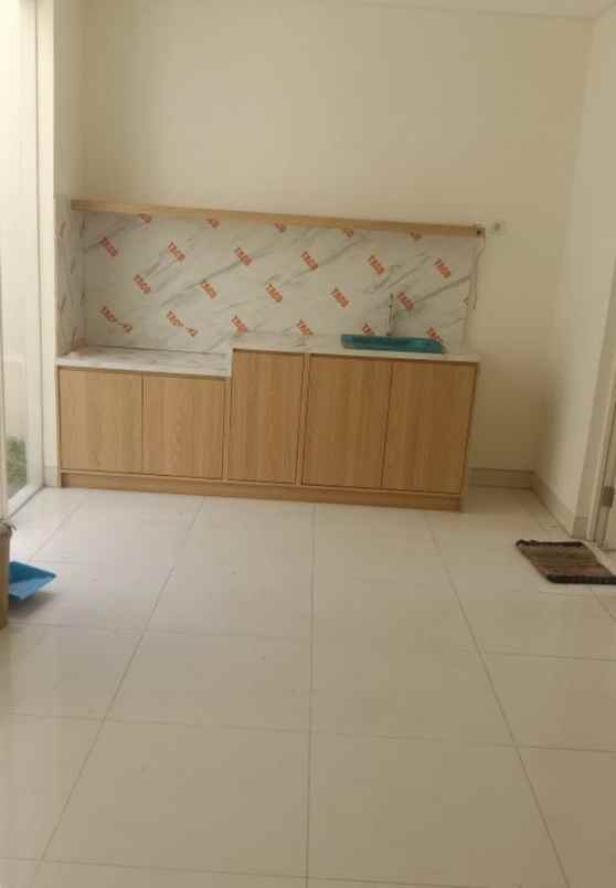 dijual rumah grand pakuwon