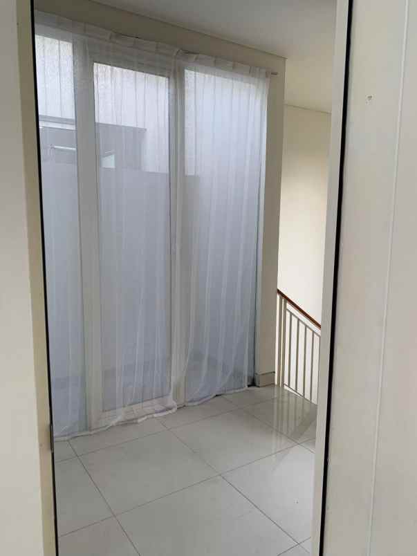 dijual rumah grand pakuwon