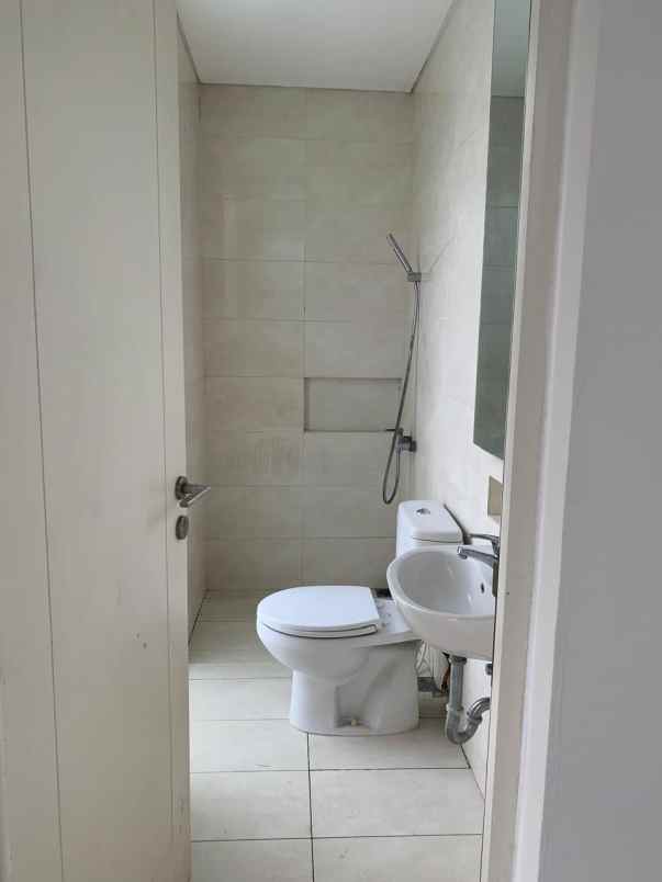 dijual rumah grand pakuwon