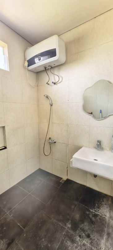dijual rumah greenhill citraland