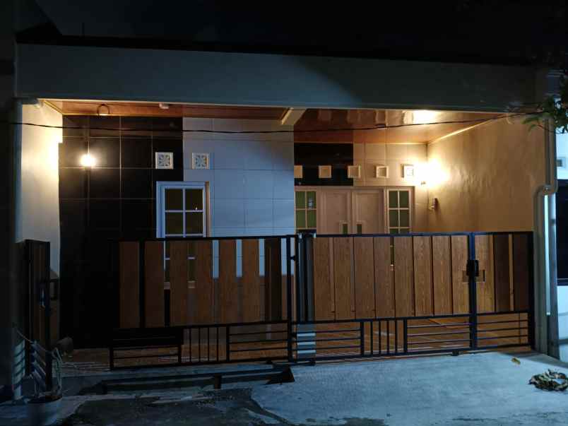 dijual rumah habis renovasi di sinar waluyo semarang