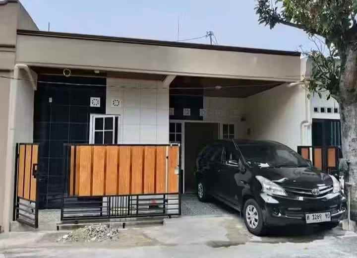 dijual rumah habis renovasi di sinar waluyo semarang