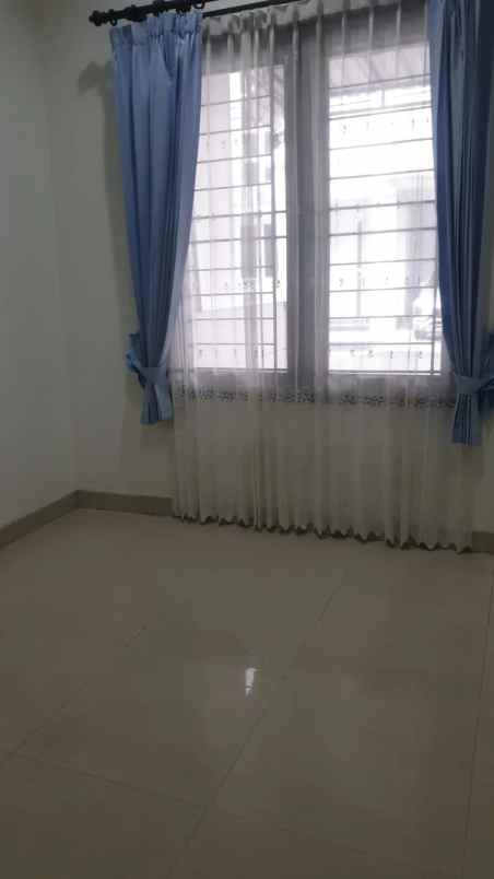 dijual rumah hans regency