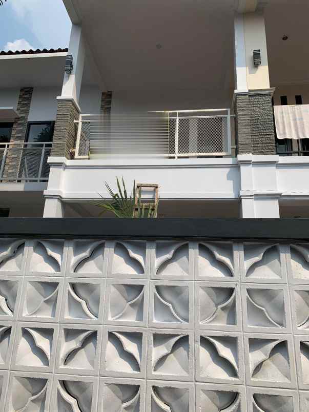 dijual rumah harga njop
