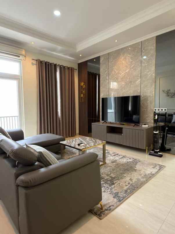 dijual rumah imperial golf pakuwon indah