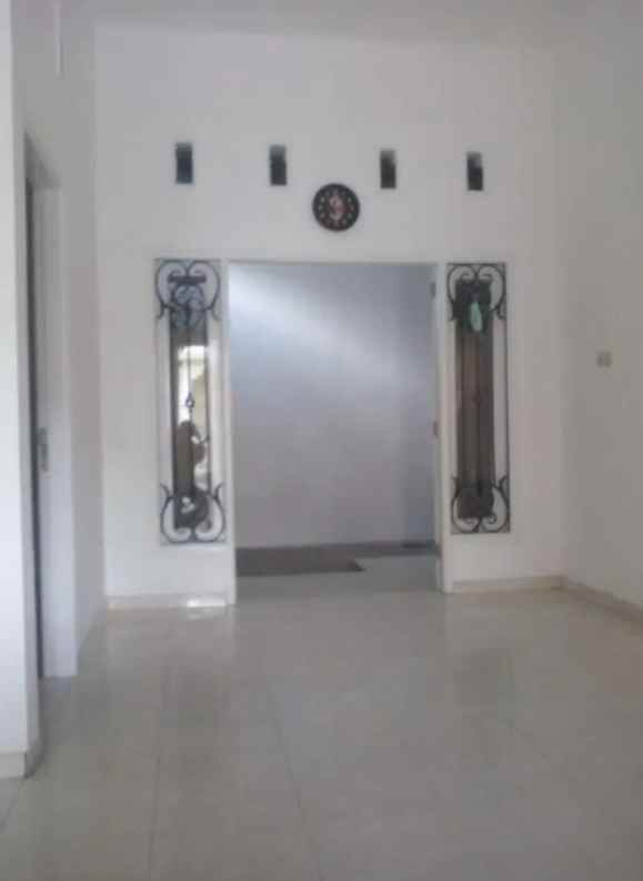 dijual rumah istana dieng