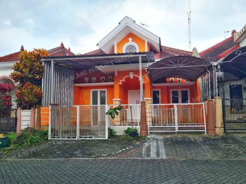 dijual rumah istana dieng