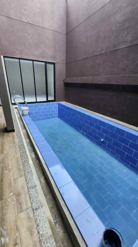 dijual rumah jalan bukit golf internasional