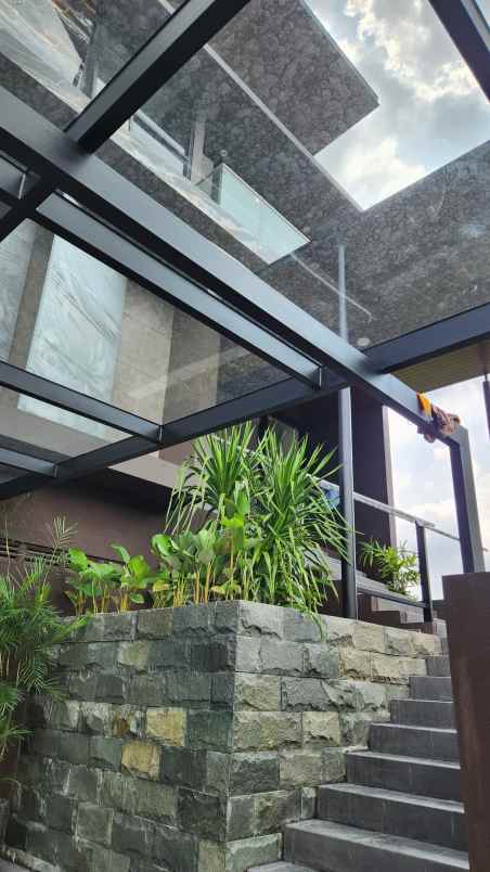 dijual rumah jalan bukit golf internasional