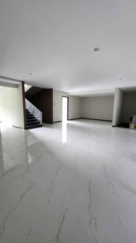 dijual rumah jalan bukit golf internasional