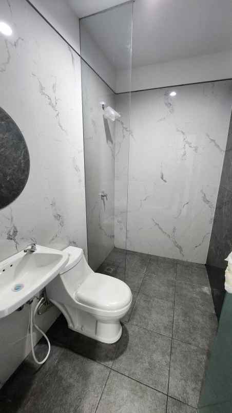 dijual rumah jalan bukit golf internasional