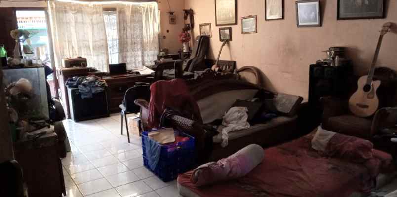 dijual rumah jalan cempaka putih timur