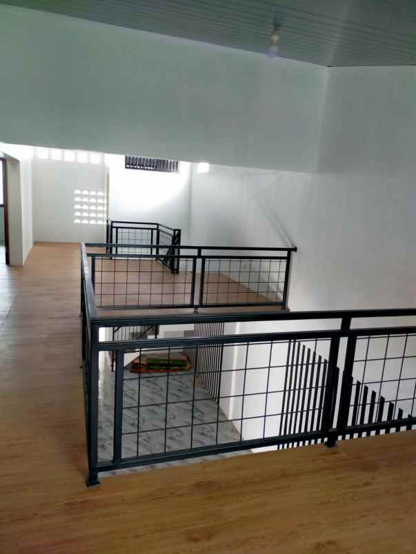 dijual rumah jalan chery komplek pu