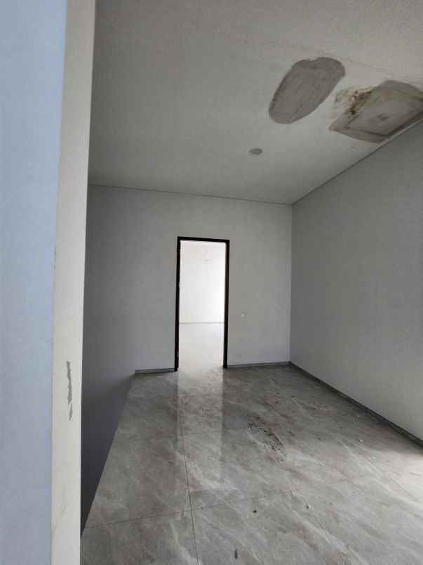 dijual rumah jalan crystal golf citraland