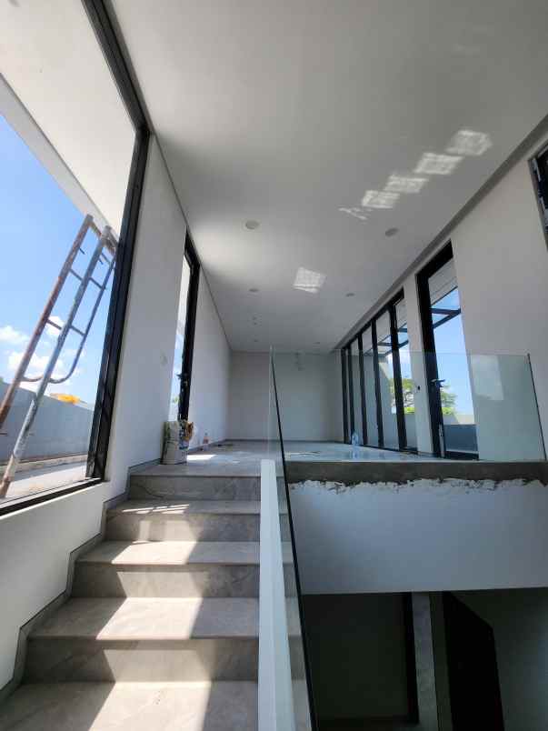dijual rumah jalan crystal golf citraland