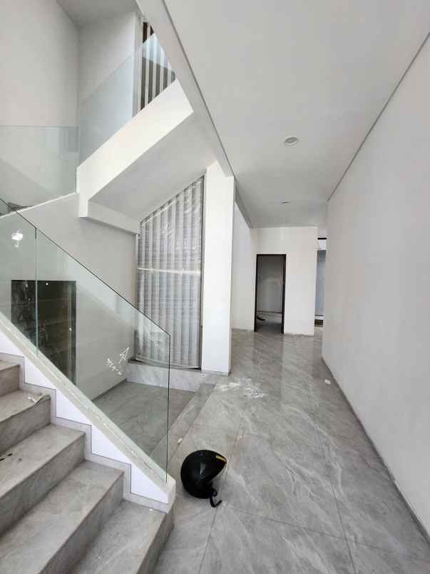 dijual rumah jalan crystal golf citraland
