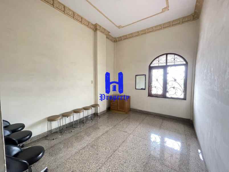 dijual rumah jalan gatot subroto