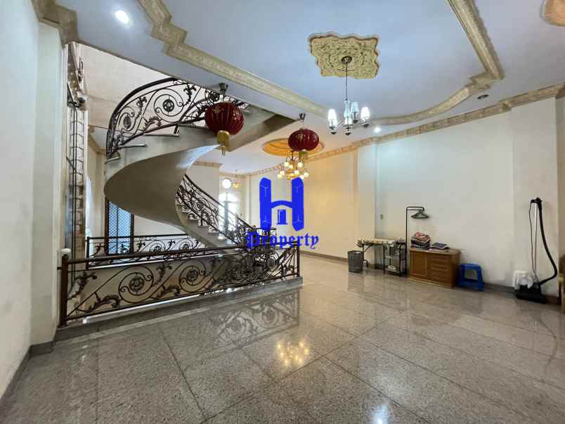 dijual rumah jalan gatot subroto