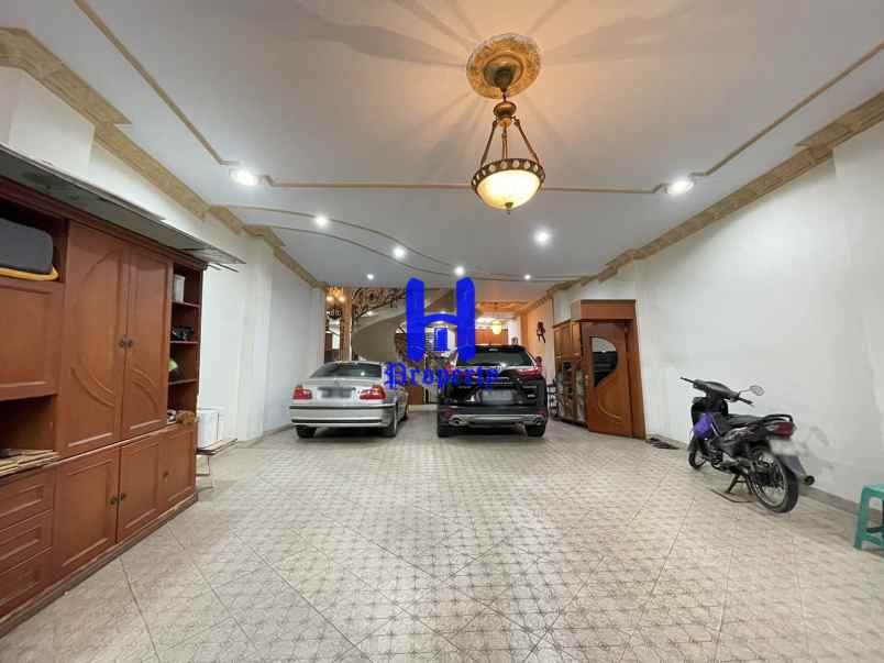 dijual rumah jalan gatot subroto