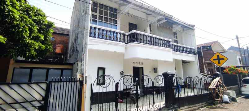 dijual rumah jalan jupiter margahayu