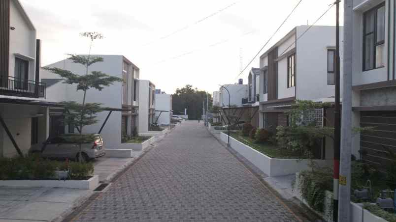 dijual rumah jalan kaliurang km 12