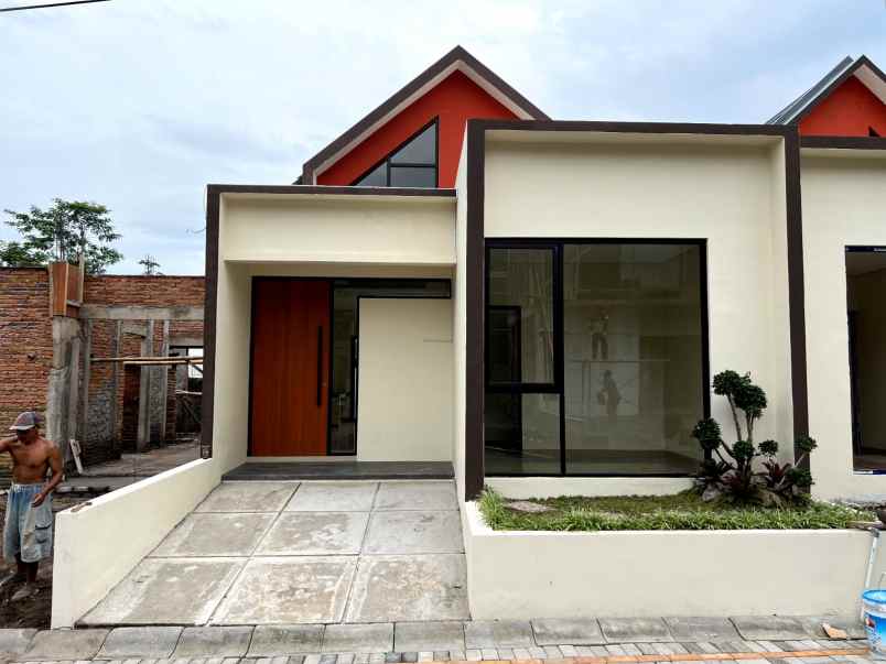 dijual rumah jalan kaliurang km 12