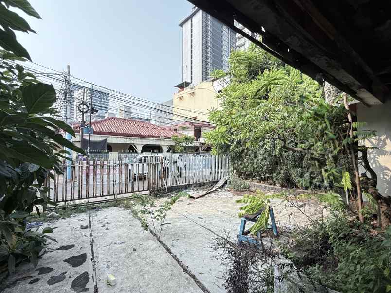 dijual rumah jalan kebon sirih barat