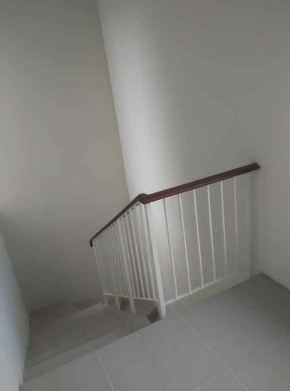 dijual rumah jalan norrh west park