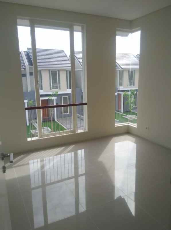 dijual rumah jalan norrh west park