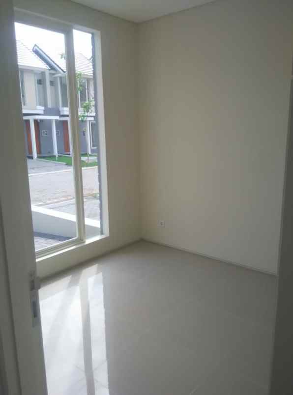 dijual rumah jalan norrh west park