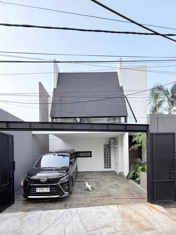 dijual rumah jalan raya cilandak residence