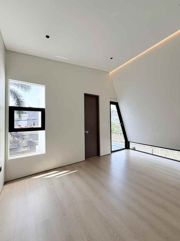 dijual rumah jalan raya cilandak residence