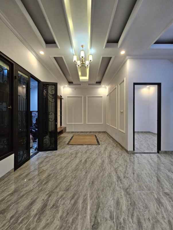 dijual rumah jalan raya jagakarsa