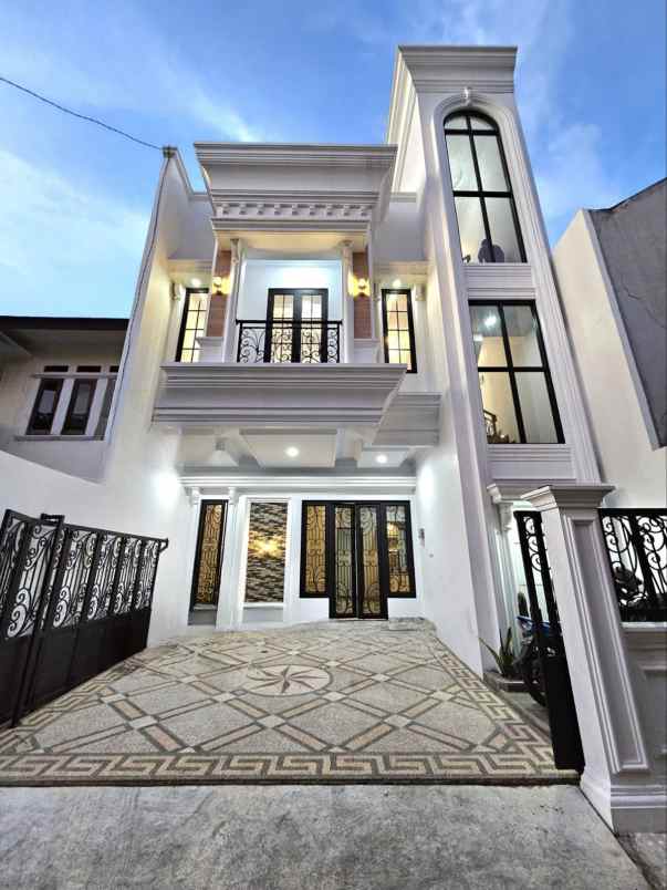 dijual rumah jalan raya jagakarsa
