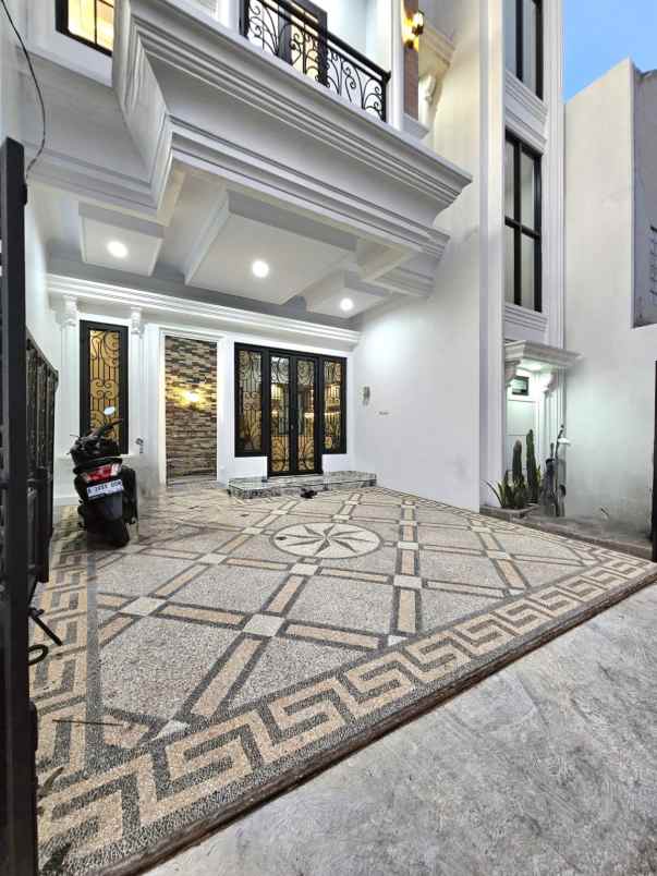 dijual rumah jalan raya jagakarsa