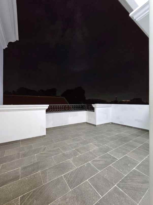 dijual rumah jalan raya jagakarsa